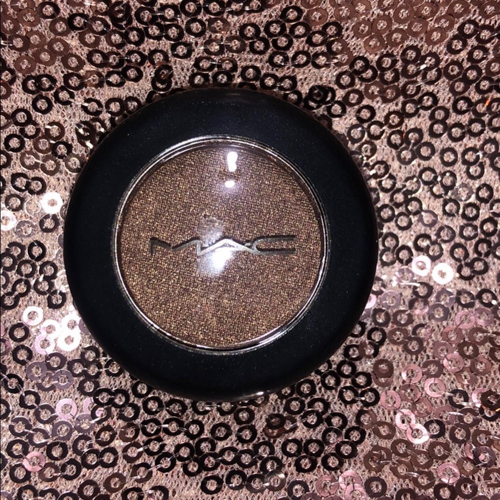 MAC Eyeshadow Single - Color: RAW COCOA